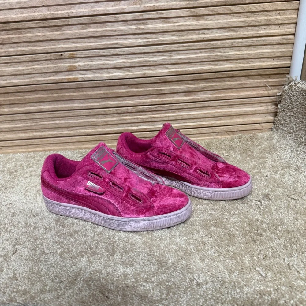 Kids Puma Velour‎ Low Top Sneakers Pink Size 4.5 US Velour Y2K Skater Shoes